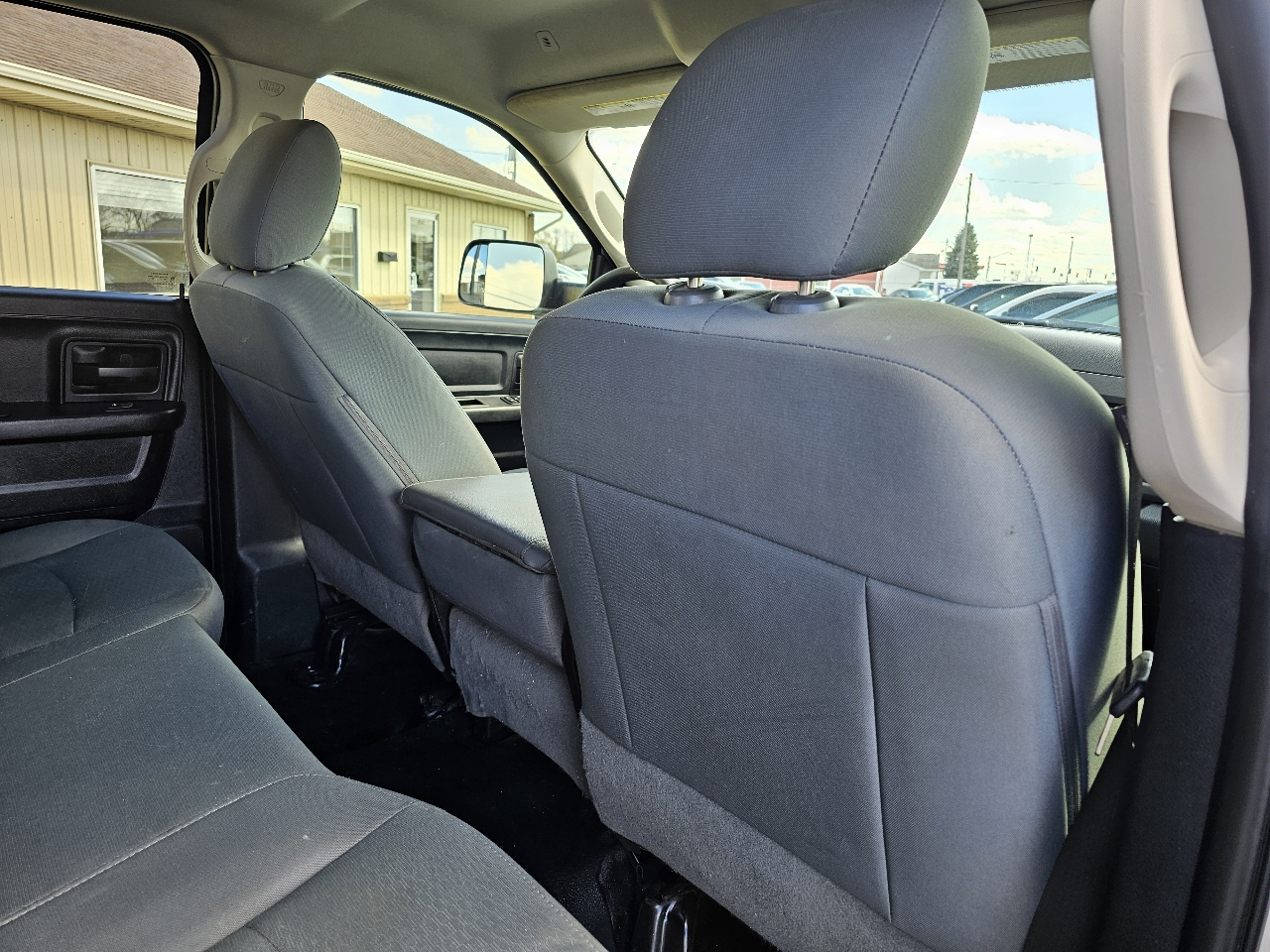 RAM 1500 Tradesman 4x4 Quad Cab 6'4" Box 2017