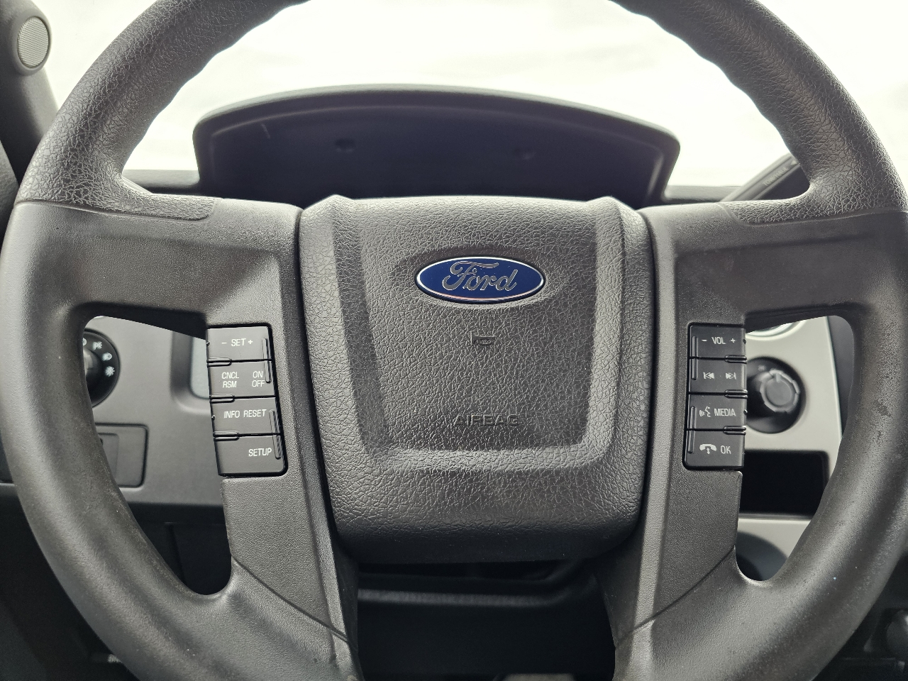 Ford F-150 4WD SuperCrew 145" XL 2014