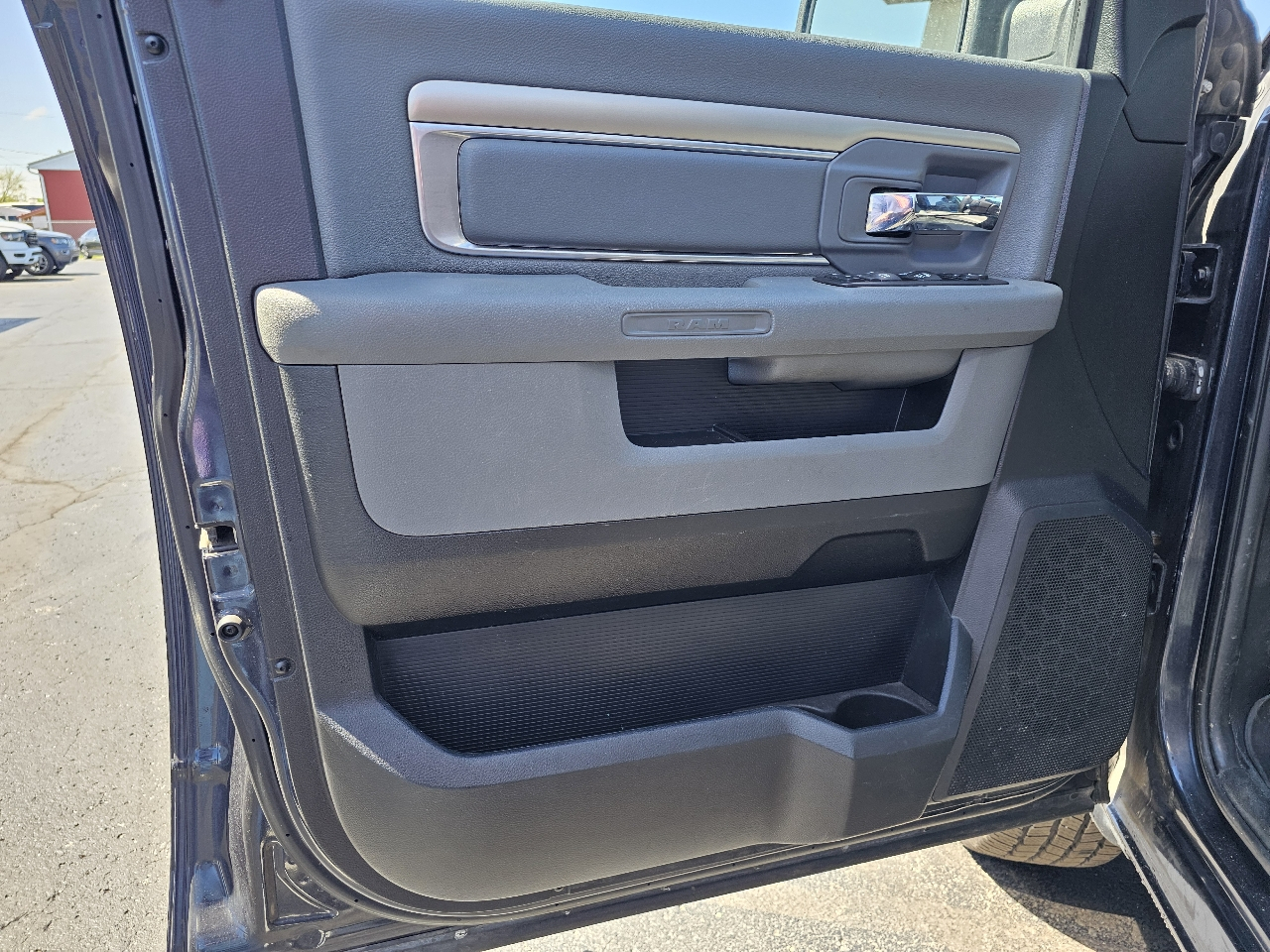 RAM 1500 Big Horn 4x4 Quad Cab 6'4" Box 2017