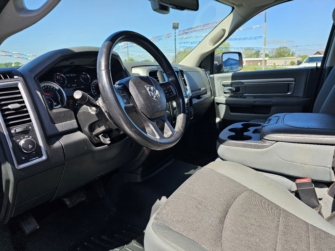RAM 1500 Big Horn 4x4 Quad Cab 6'4" Box 2017