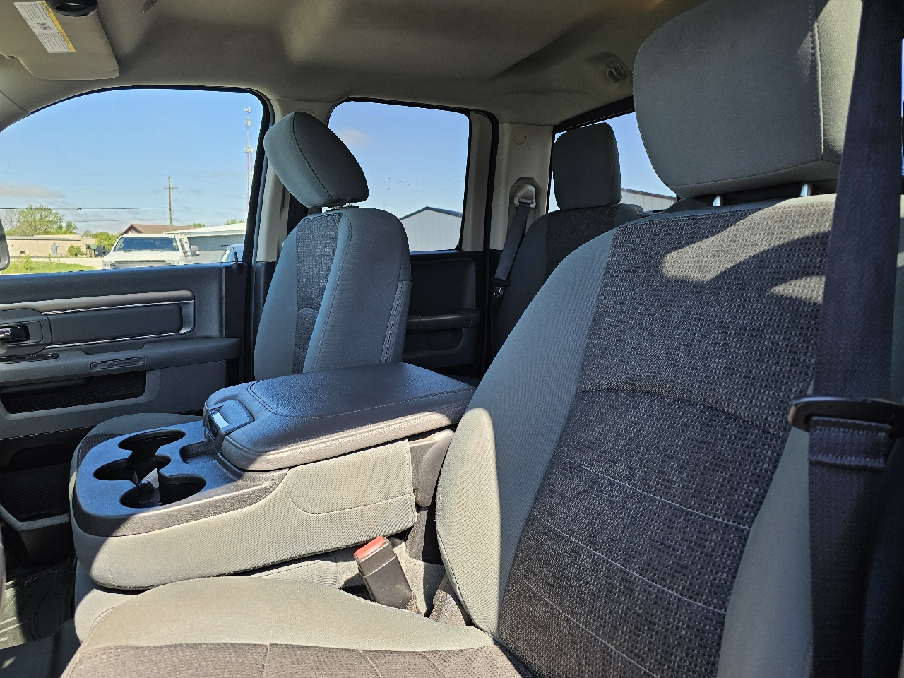 RAM 1500 Big Horn 4x4 Quad Cab 6'4" Box 2017