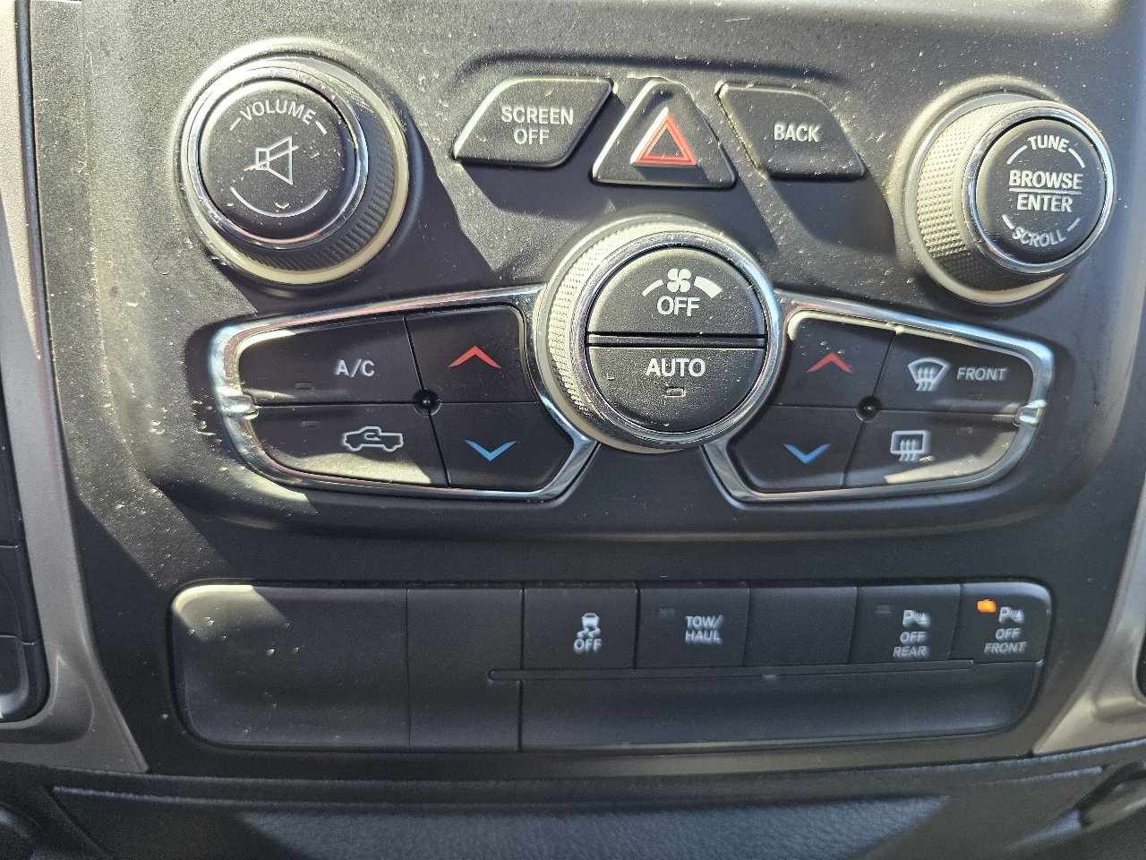 RAM 1500 Big Horn 4x4 Quad Cab 6'4" Box 2017