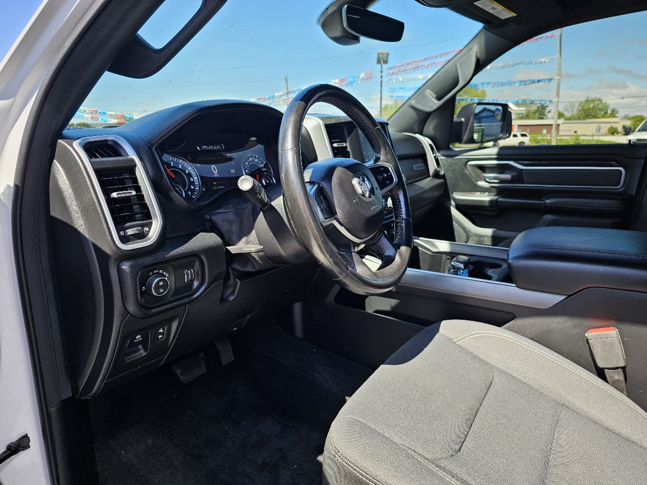 RAM 1500 Big Horn 4x4 Crew Cab 5'7" Box 2021