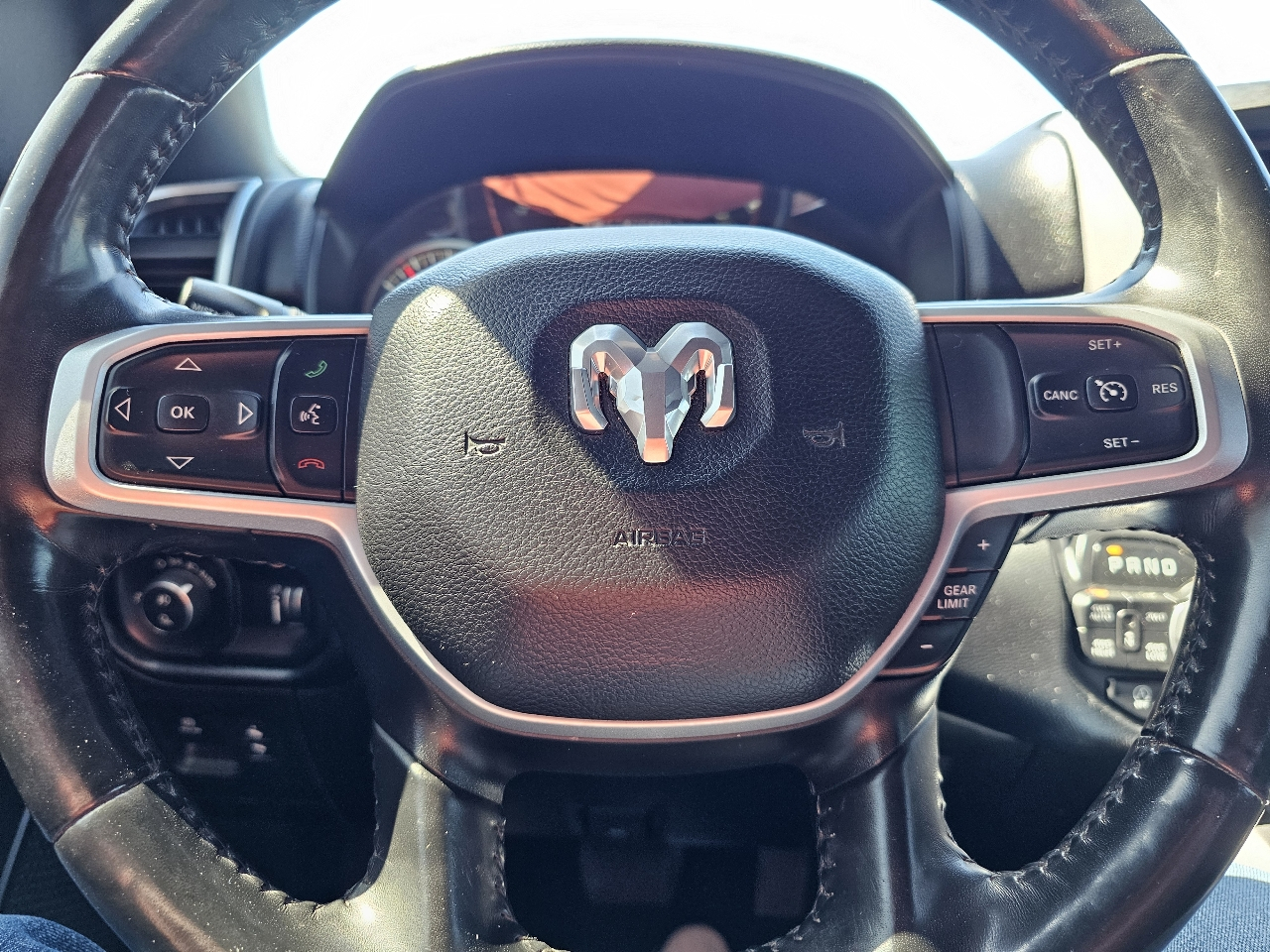 RAM 1500 Big Horn 4x4 Crew Cab 5'7" Box 2021