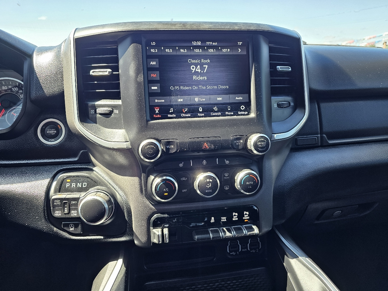 RAM 1500 Big Horn 4x4 Crew Cab 5'7" Box 2021