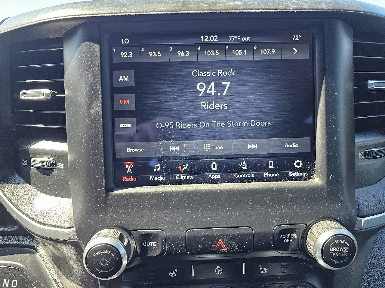 RAM 1500 Big Horn 4x4 Crew Cab 5'7" Box 2021