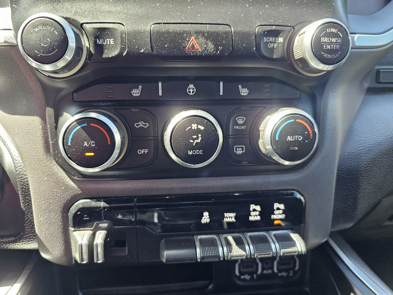 RAM 1500 Big Horn 4x4 Crew Cab 5'7" Box 2021