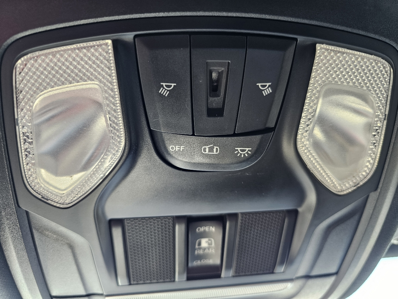 RAM 1500 Big Horn 4x4 Crew Cab 5'7" Box 2021