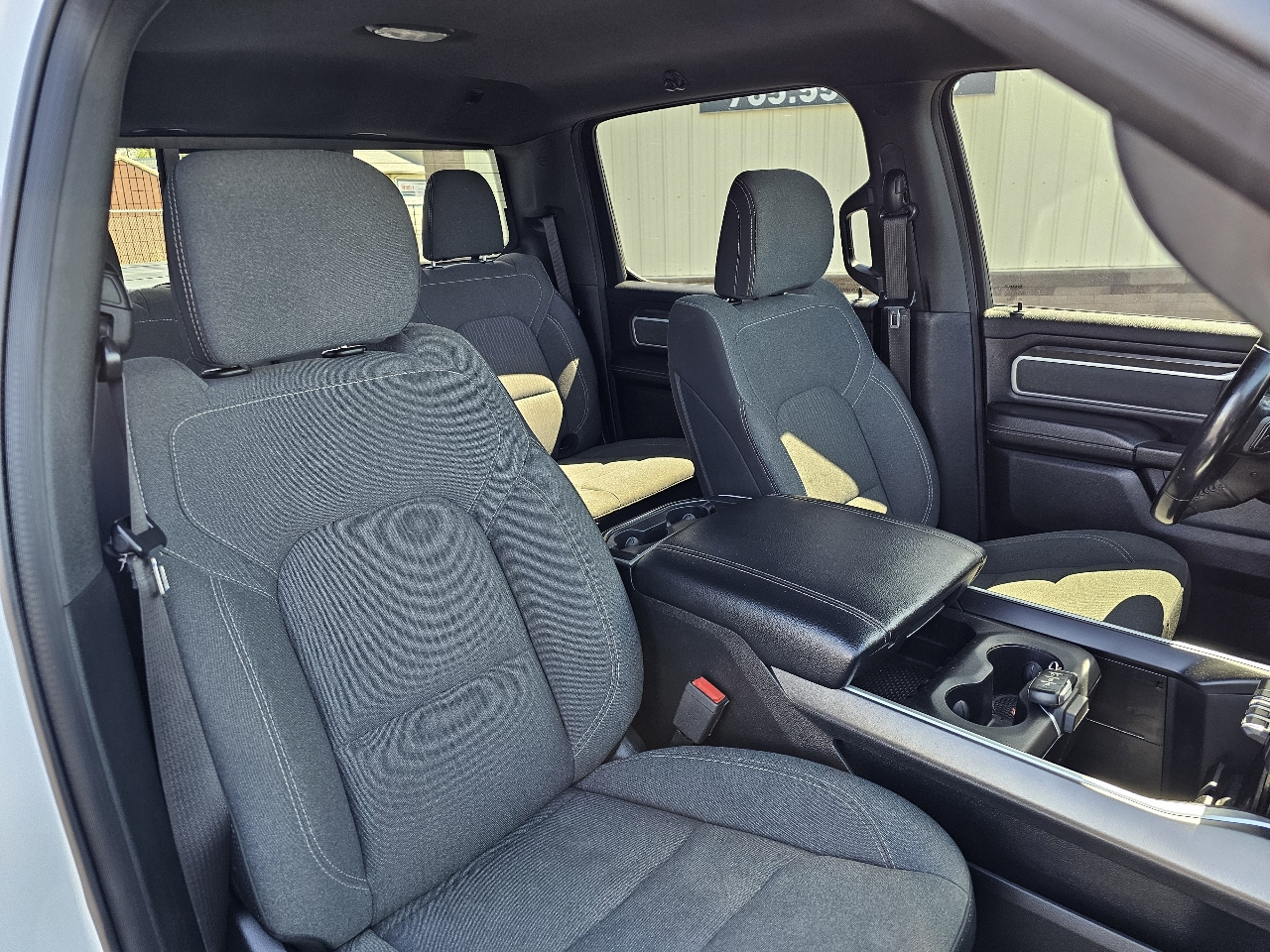 RAM 1500 Big Horn 4x4 Crew Cab 5'7" Box 2021