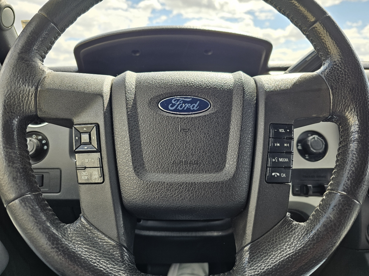 Ford F-150 4WD SuperCrew 145" XL 2014