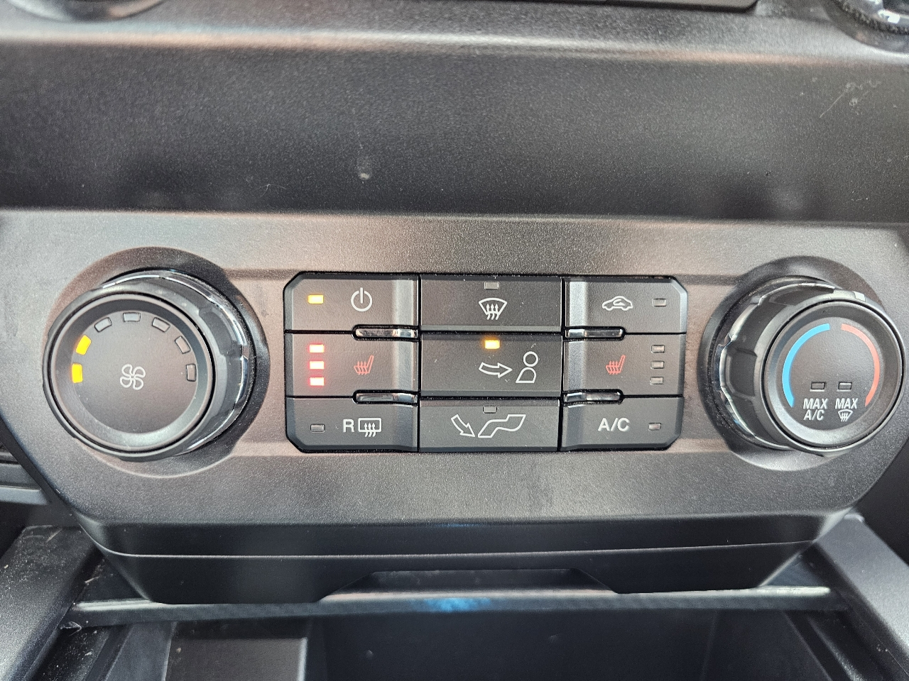 Ford F-150 4WD SuperCrew 145" XLT 2019