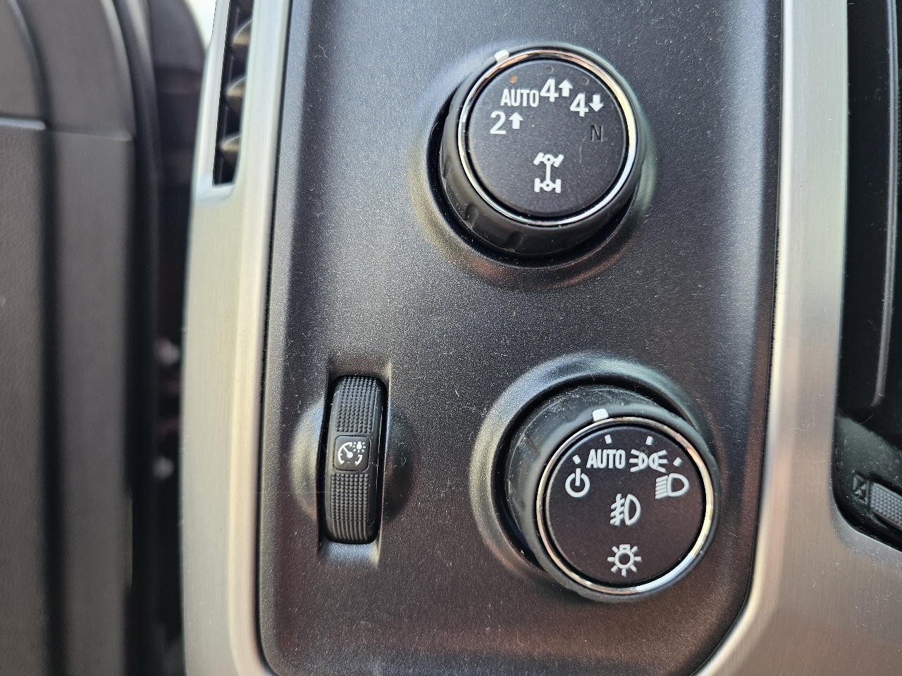 GMC Sierra 1500 4WD Crew Cab 143.5" SLT 2018