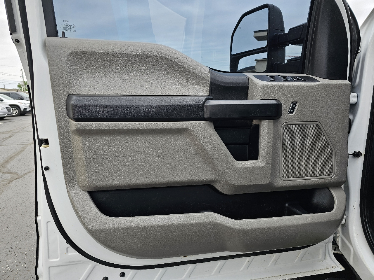 Ford Super Duty F-250 SRW Lariat 4WD Crew Cab 8' Box 2017