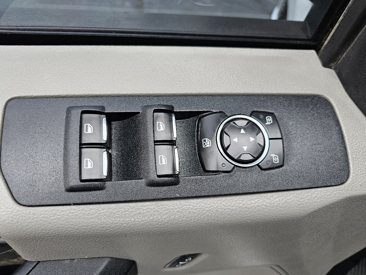 Ford Super Duty F-250 SRW Lariat 4WD Crew Cab 8' Box 2017
