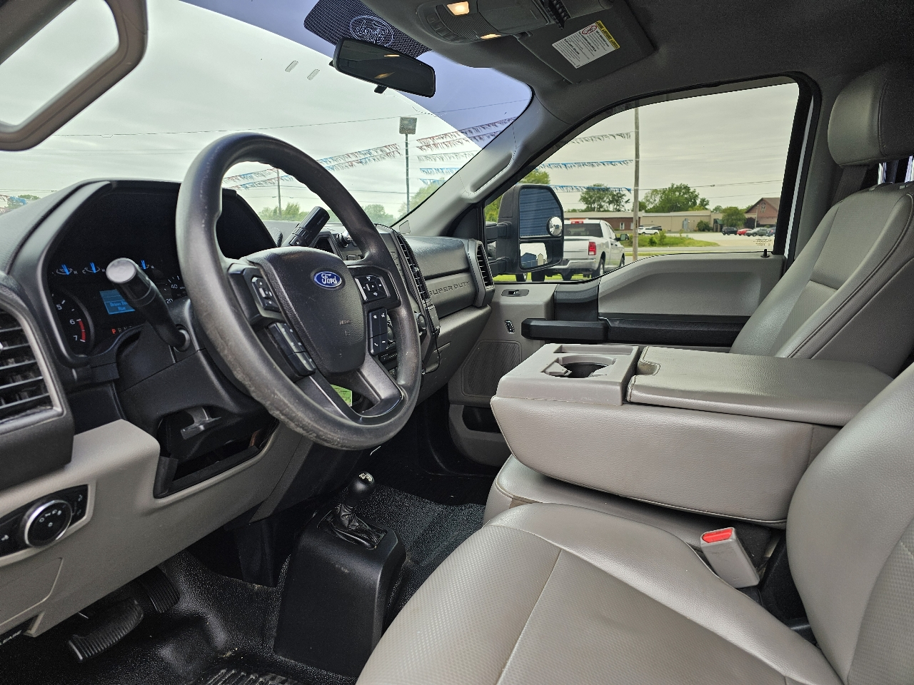 Ford Super Duty F-250 SRW Lariat 4WD Crew Cab 8' Box 2017