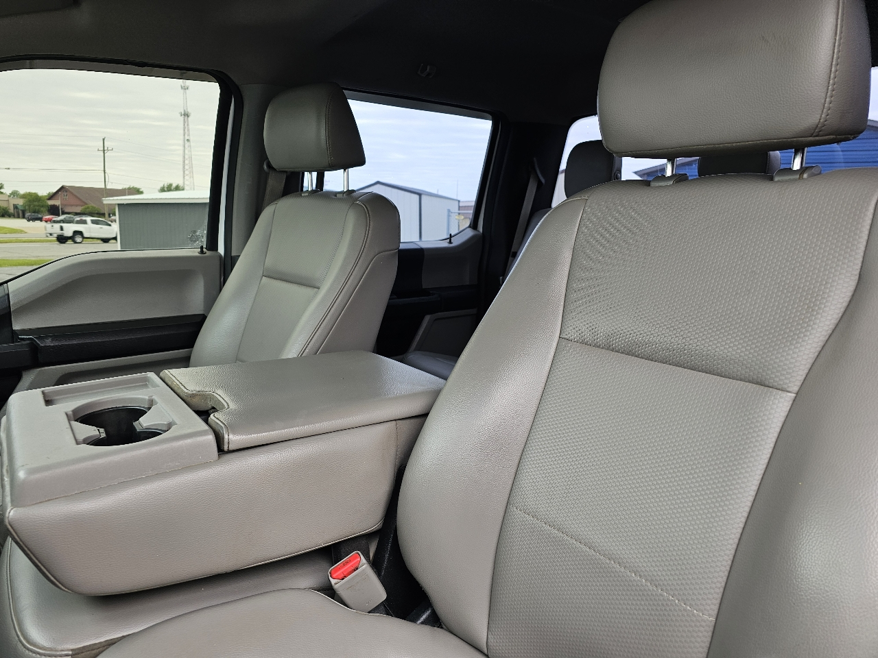 Ford Super Duty F-250 SRW Lariat 4WD Crew Cab 8' Box 2017