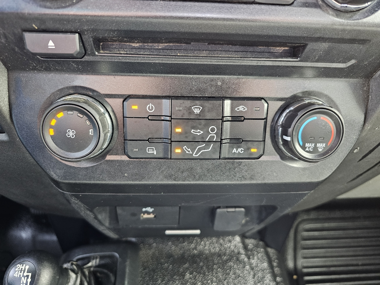 Ford Super Duty F-250 SRW Lariat 4WD Crew Cab 8' Box 2017