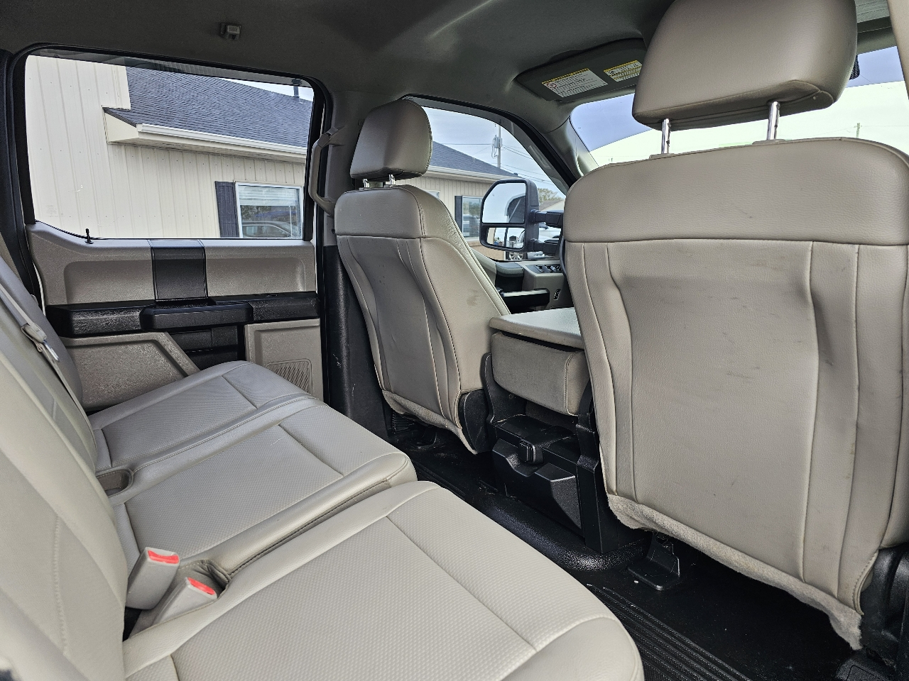 Ford Super Duty F-250 SRW Lariat 4WD Crew Cab 8' Box 2017