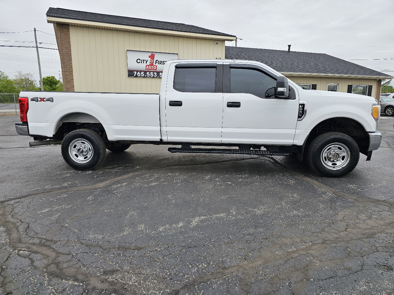 Ford Super Duty F-250 SRW Lariat 4WD Crew Cab 8' Box 2017