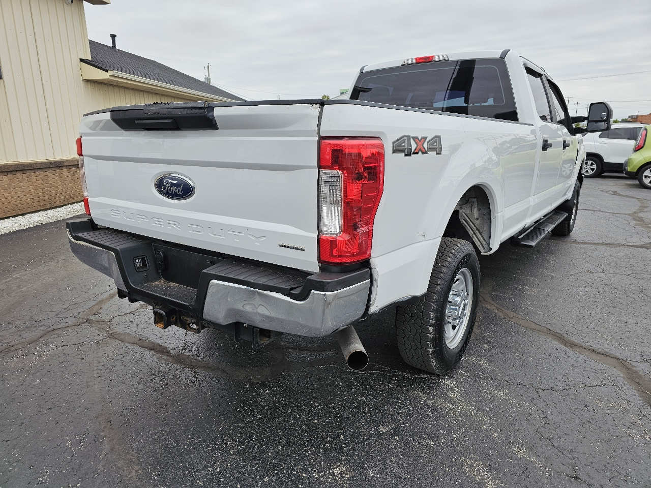 Ford Super Duty F-250 SRW Lariat 4WD Crew Cab 8' Box 2017