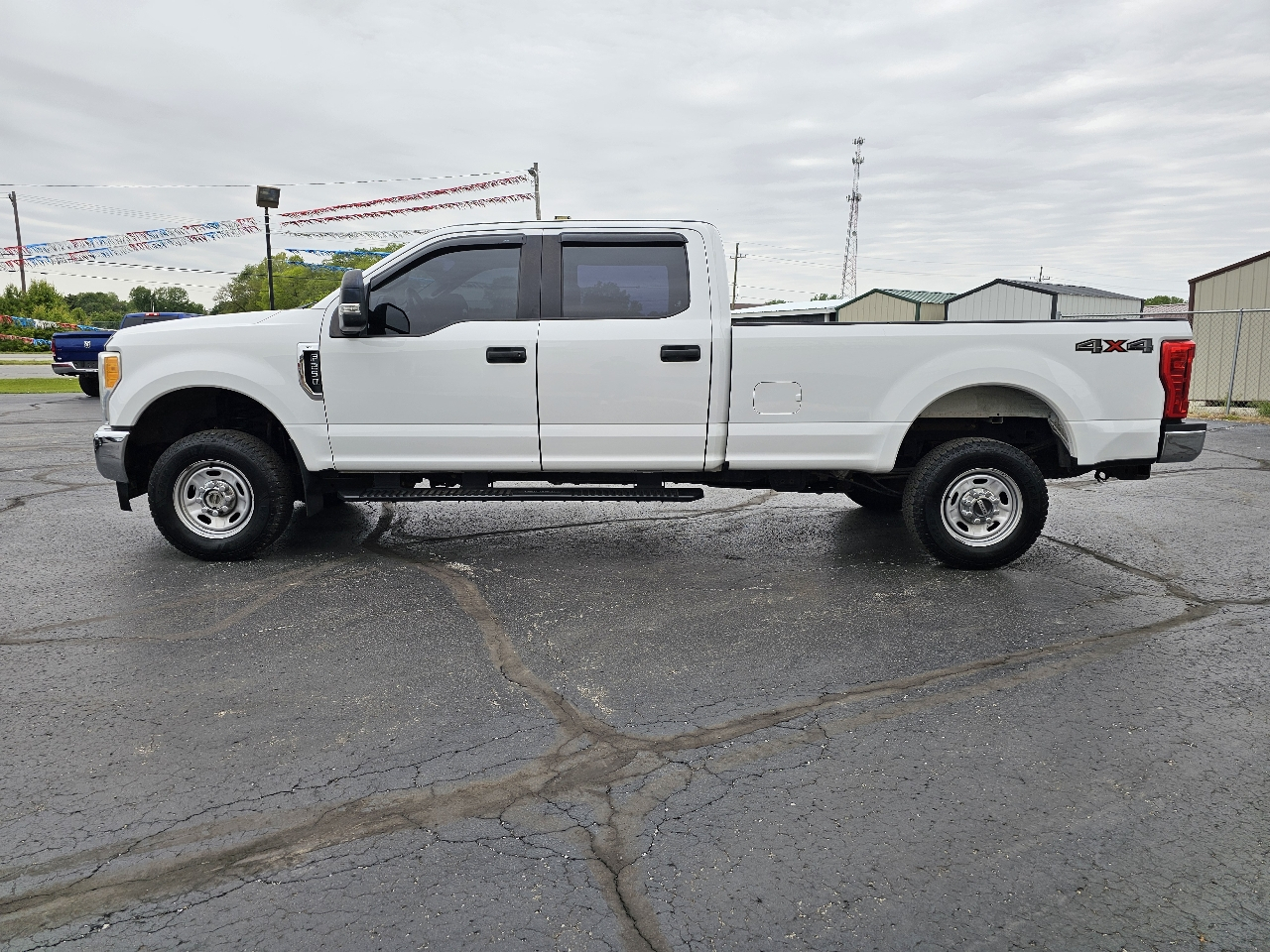 Ford Super Duty F-250 SRW Lariat 4WD Crew Cab 8' Box 2017