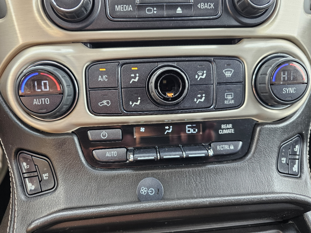 GMC Yukon XL 4WD 4dr Denali 2015