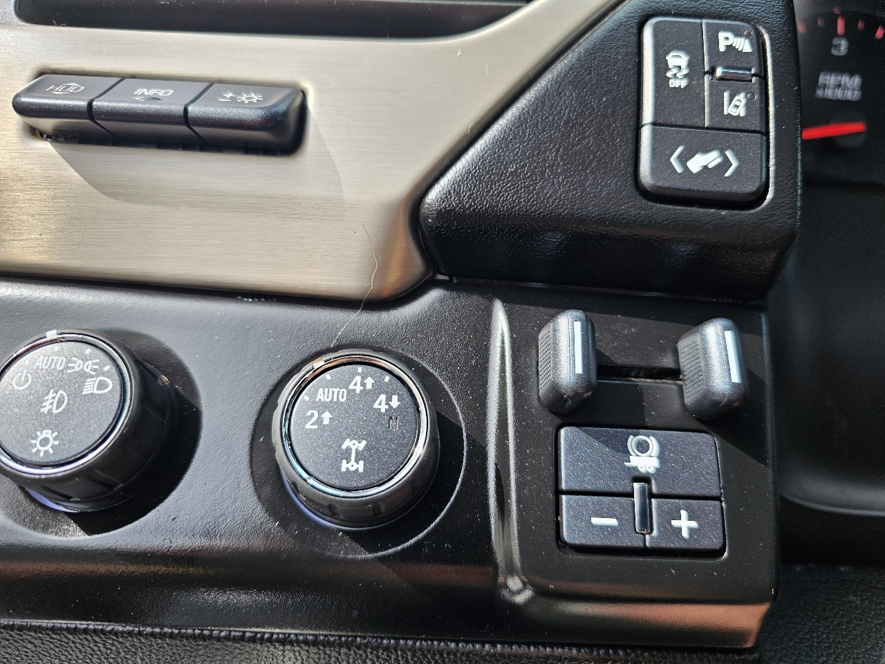 GMC Yukon XL 4WD 4dr Denali 2015