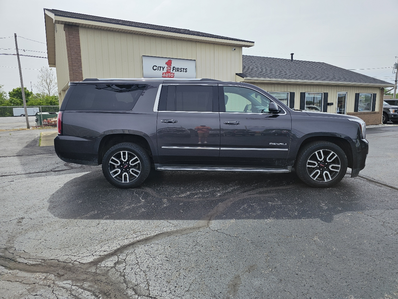 GMC Yukon XL 4WD 4dr Denali 2015