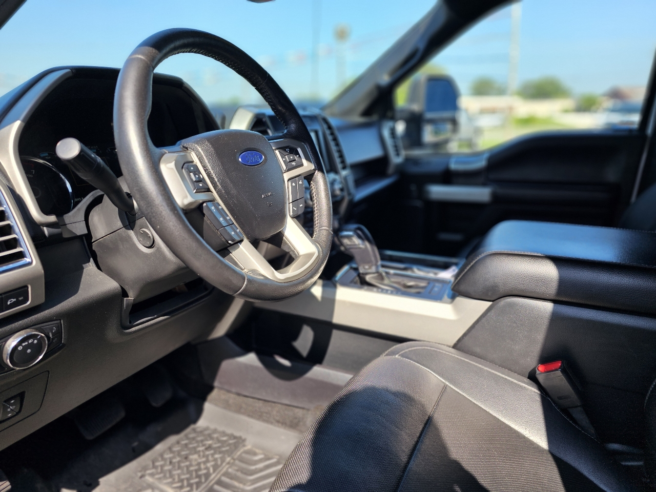 Ford F-150 SuperCrew 139" Lariat 4WD 2015