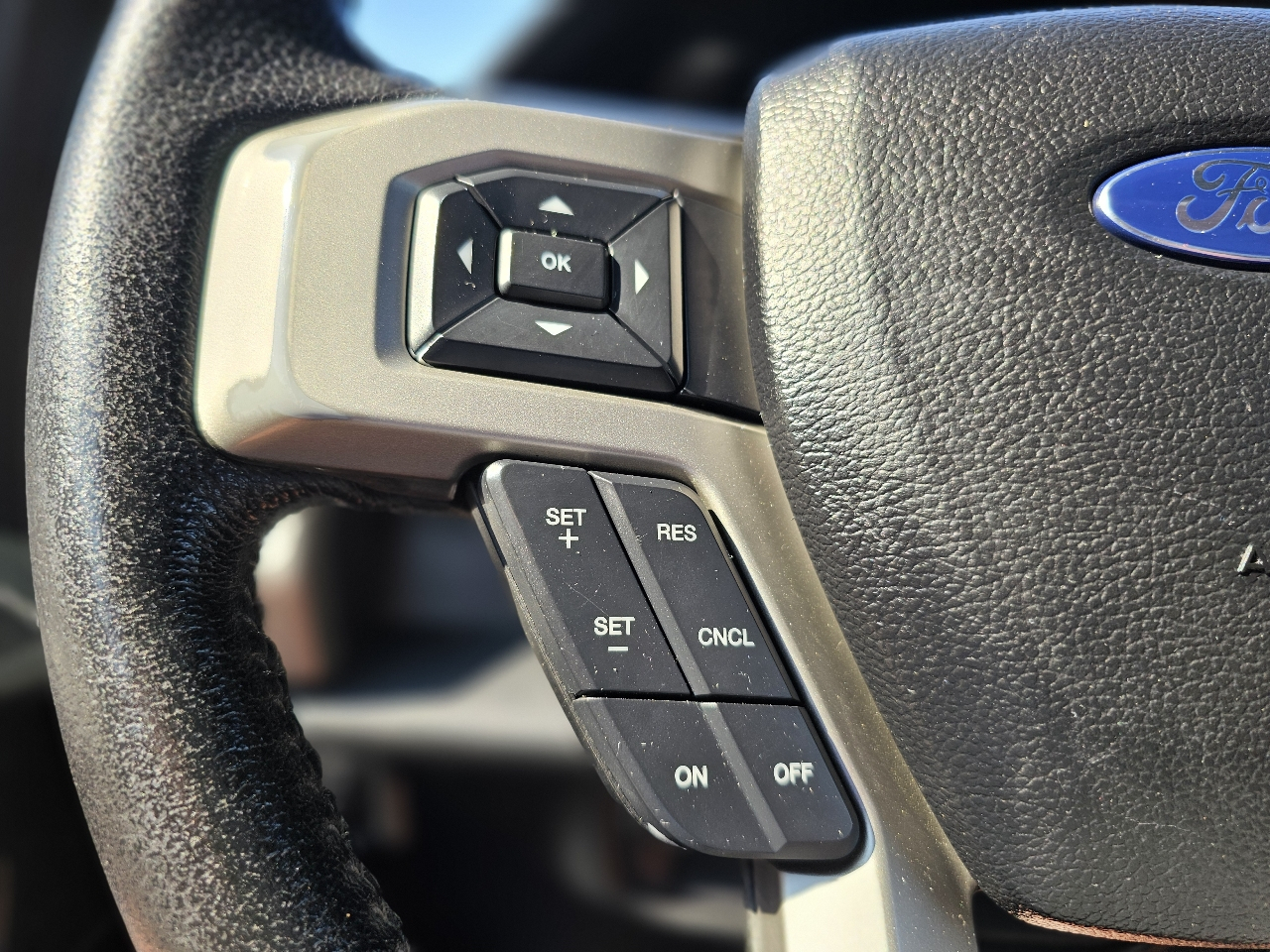 Ford F-150 SuperCrew 139" Lariat 4WD 2015