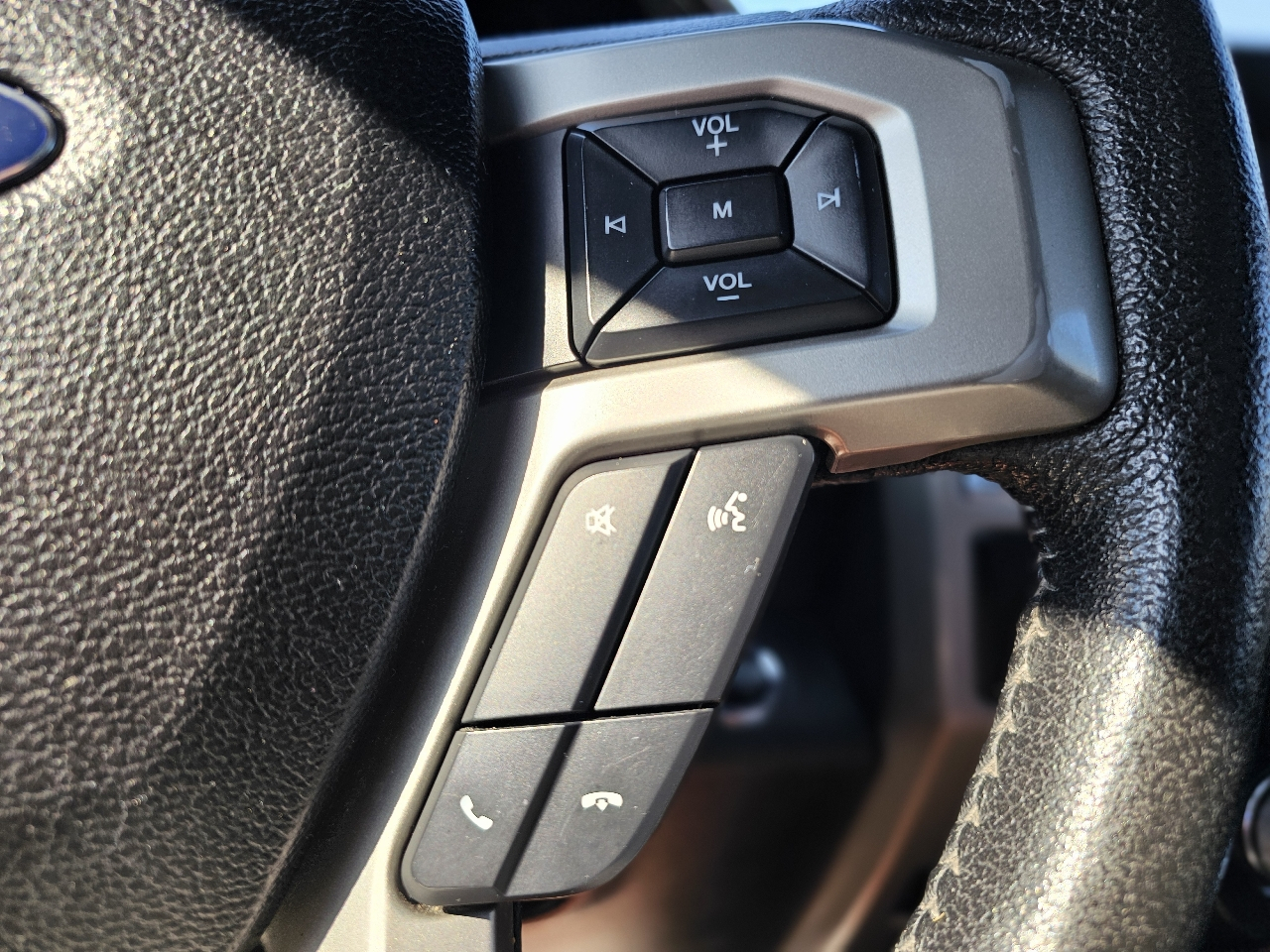 Ford F-150 SuperCrew 139" Lariat 4WD 2015