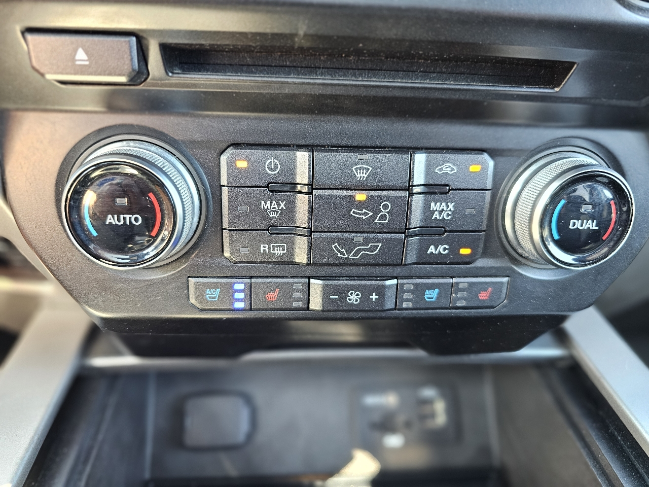 Ford F-150 SuperCrew 139" Lariat 4WD 2015