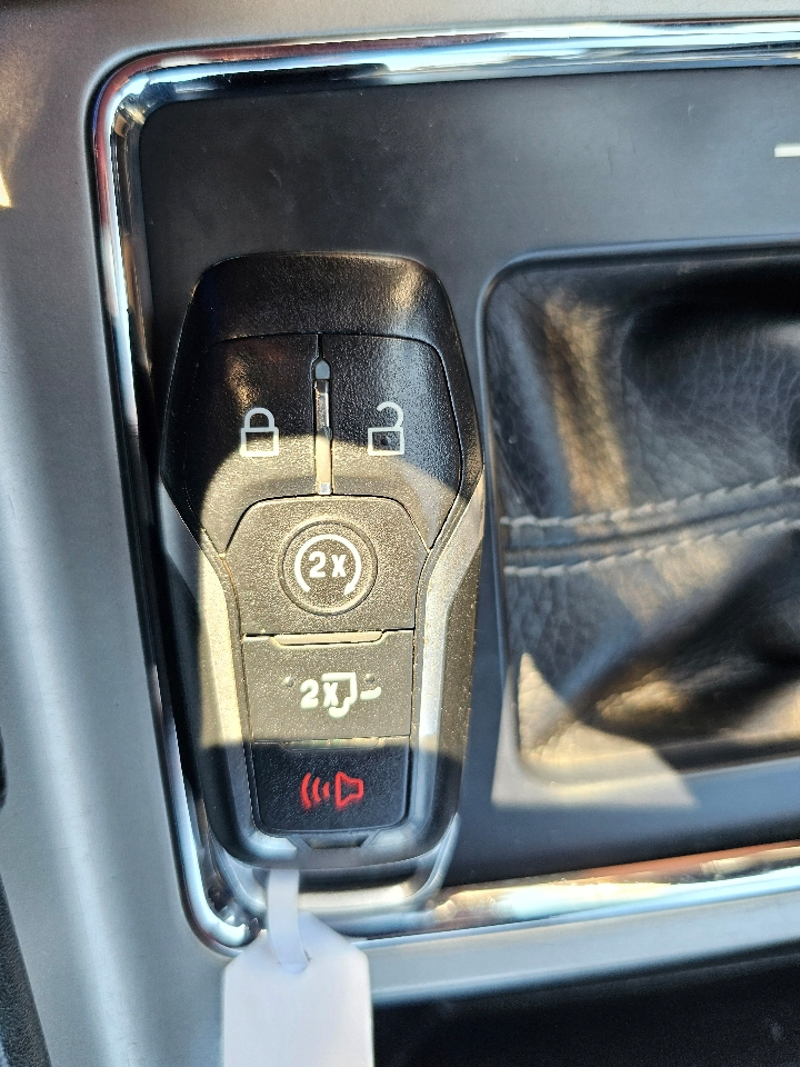 Ford F-150 SuperCrew 139" Lariat 4WD 2015