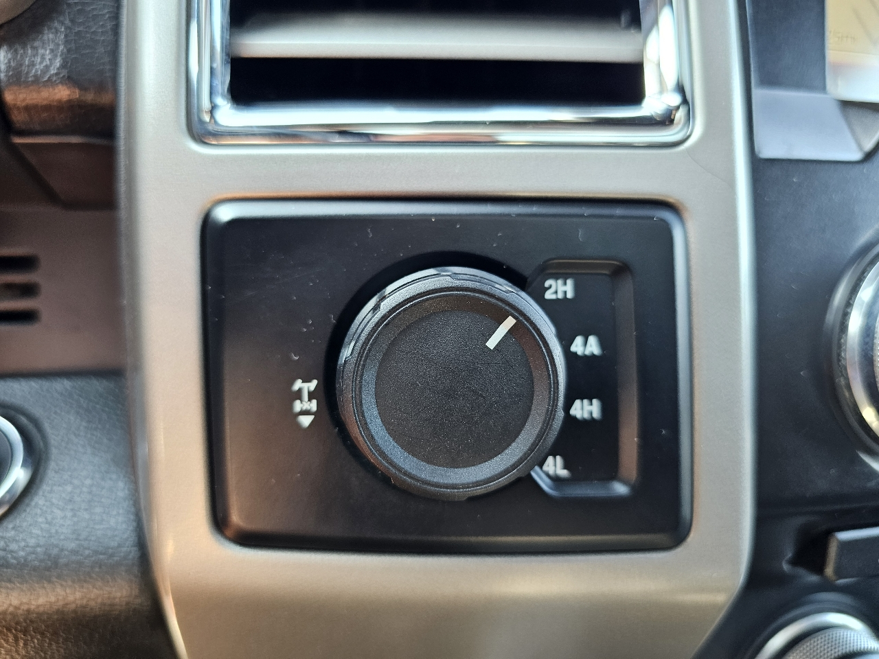 Ford F-150 SuperCrew 139" Lariat 4WD 2015