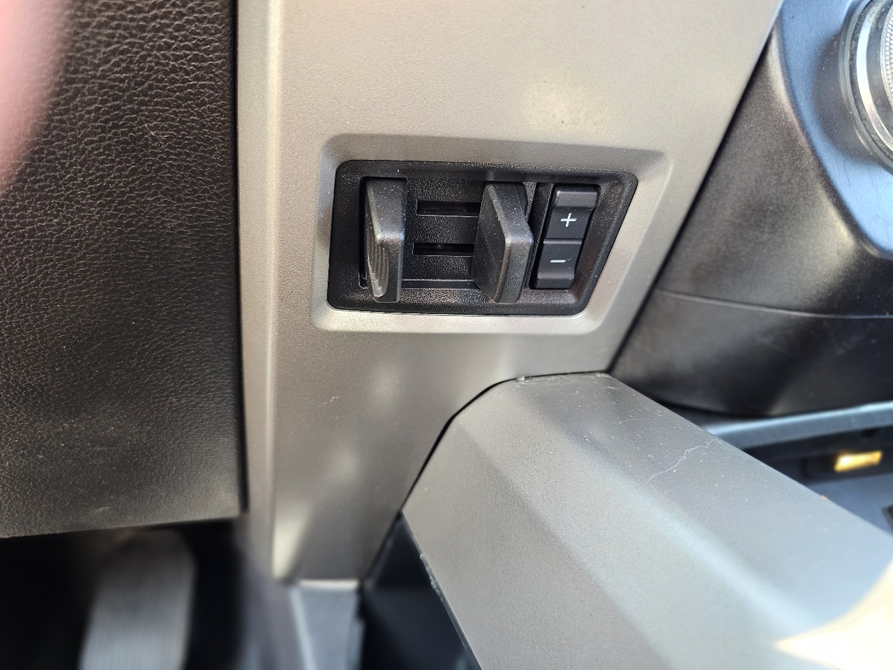 Ford F-150 SuperCrew 139" Lariat 4WD 2015