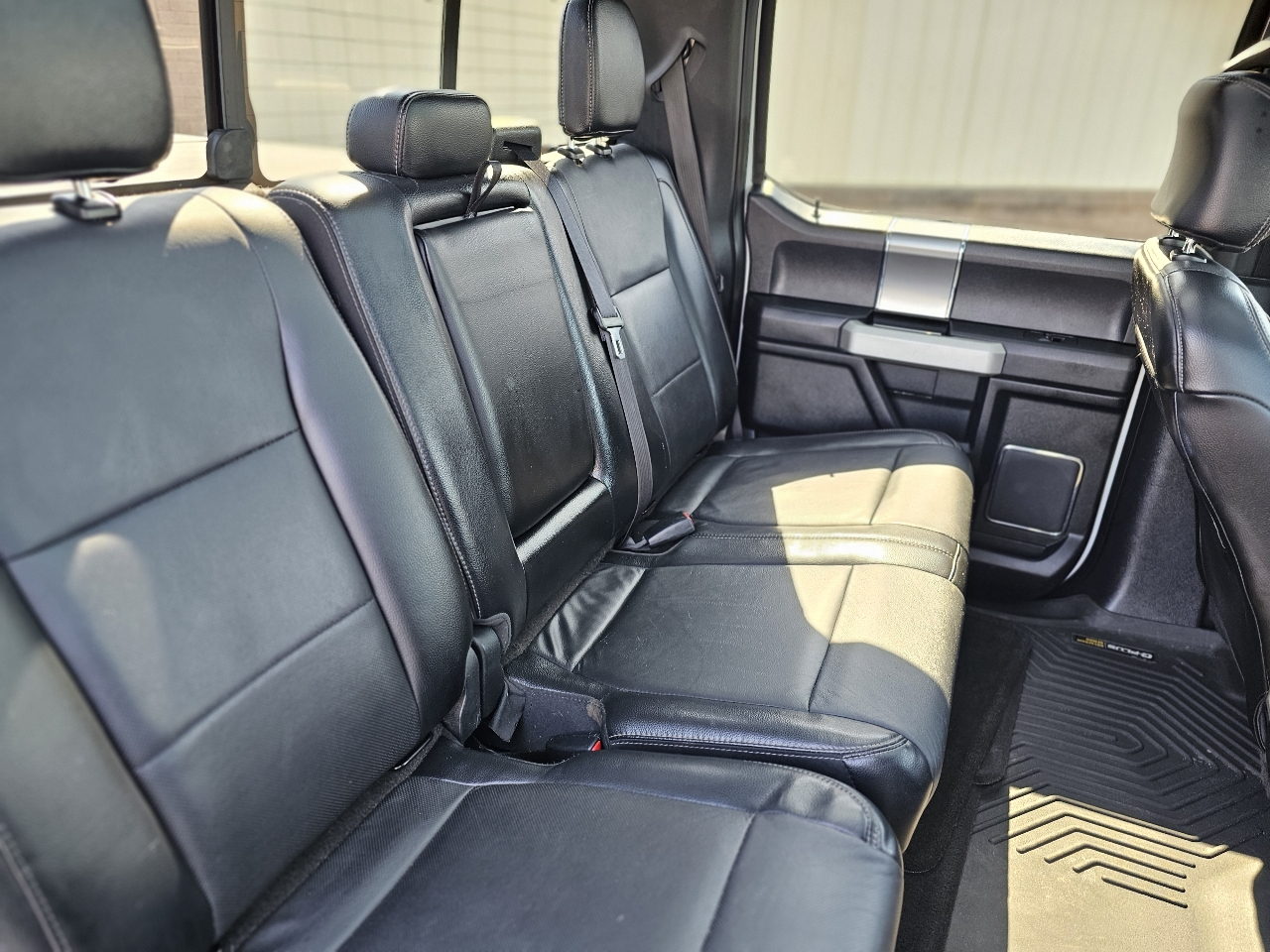 Ford F-150 SuperCrew 139" Lariat 4WD 2015