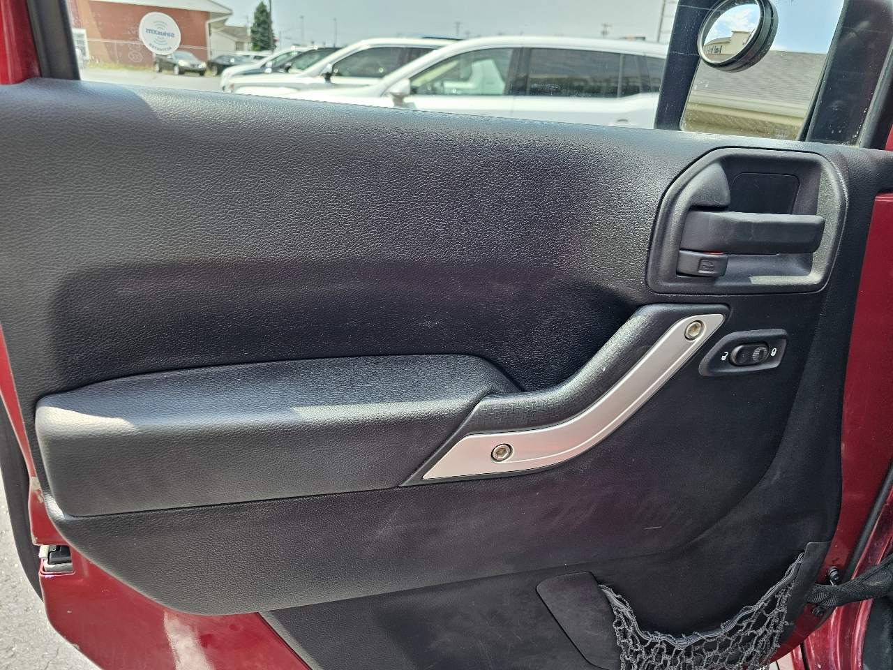Jeep Wrangler Unlimited 4WD 4dr Sahara 2011