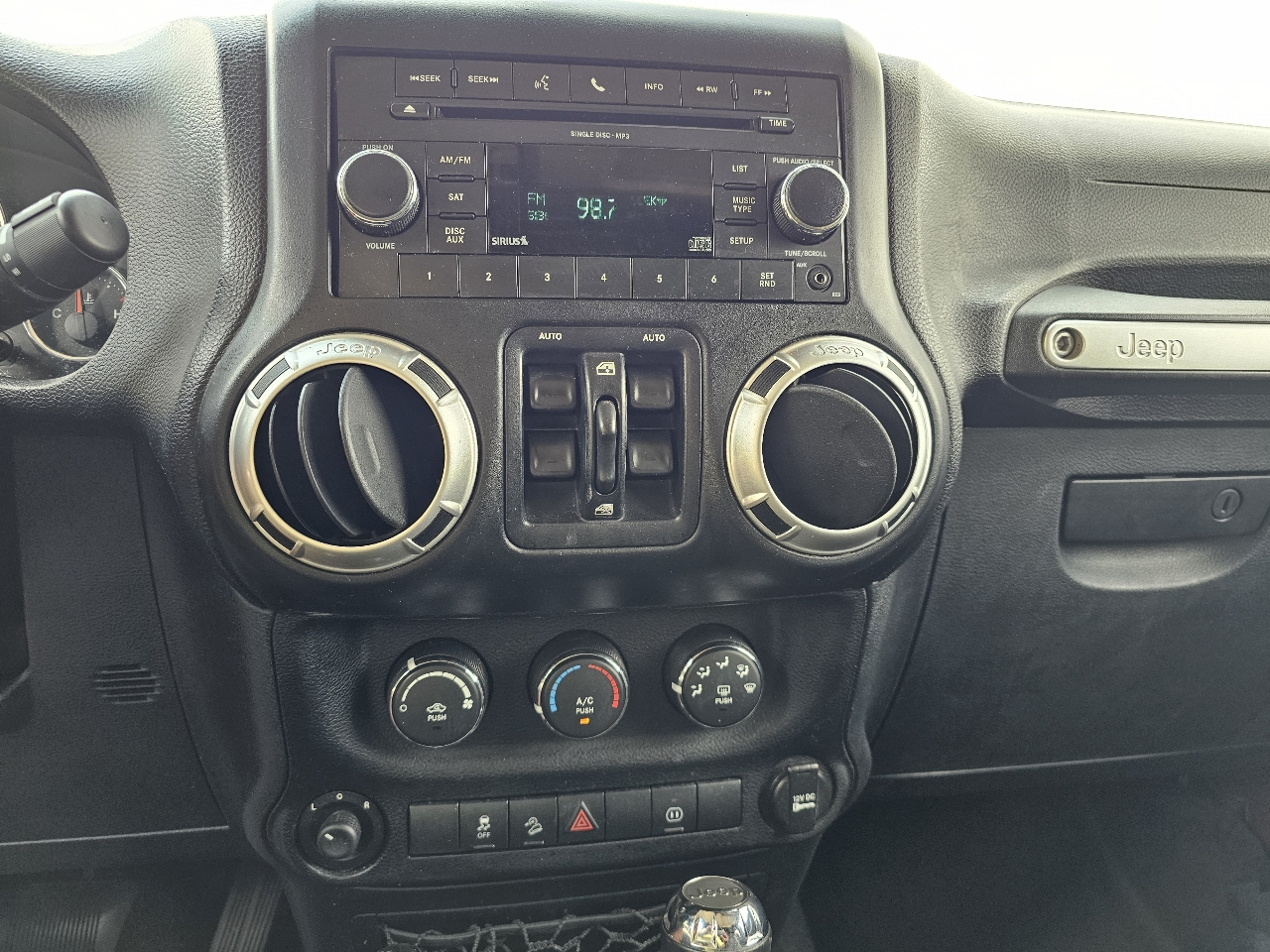 Jeep Wrangler Unlimited 4WD 4dr Sahara 2011