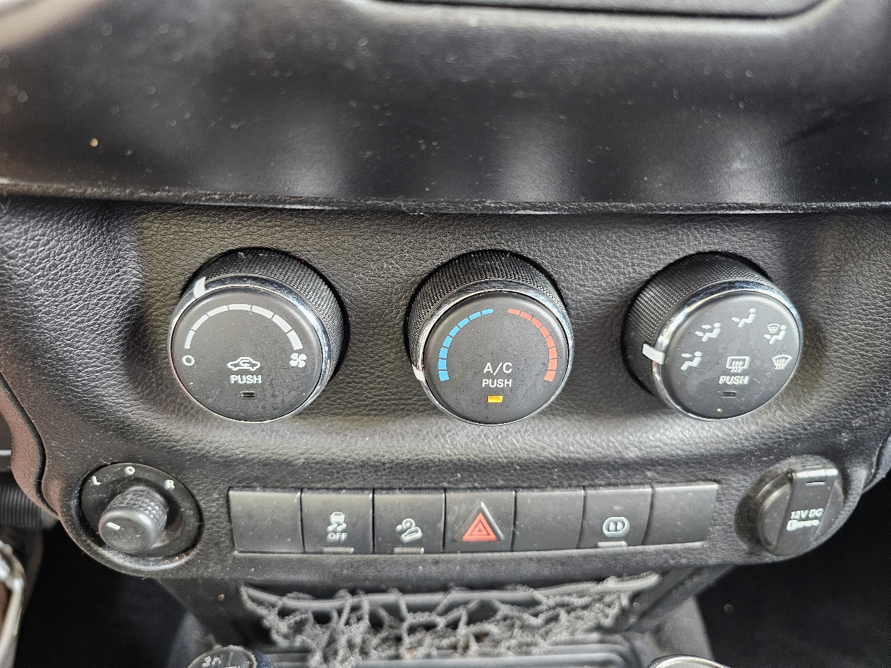 Jeep Wrangler Unlimited 4WD 4dr Sahara 2011