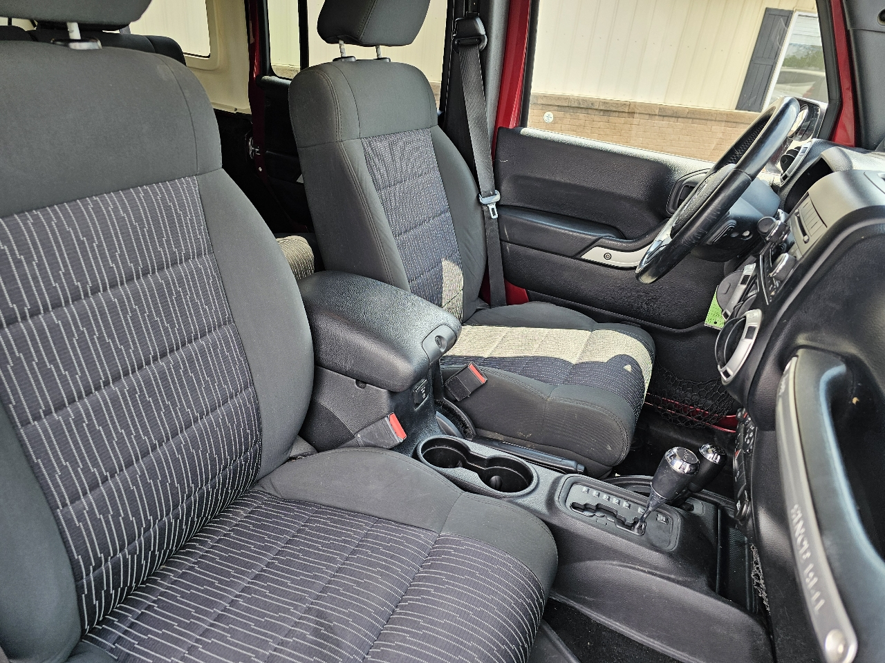 Jeep Wrangler Unlimited 4WD 4dr Sahara 2011