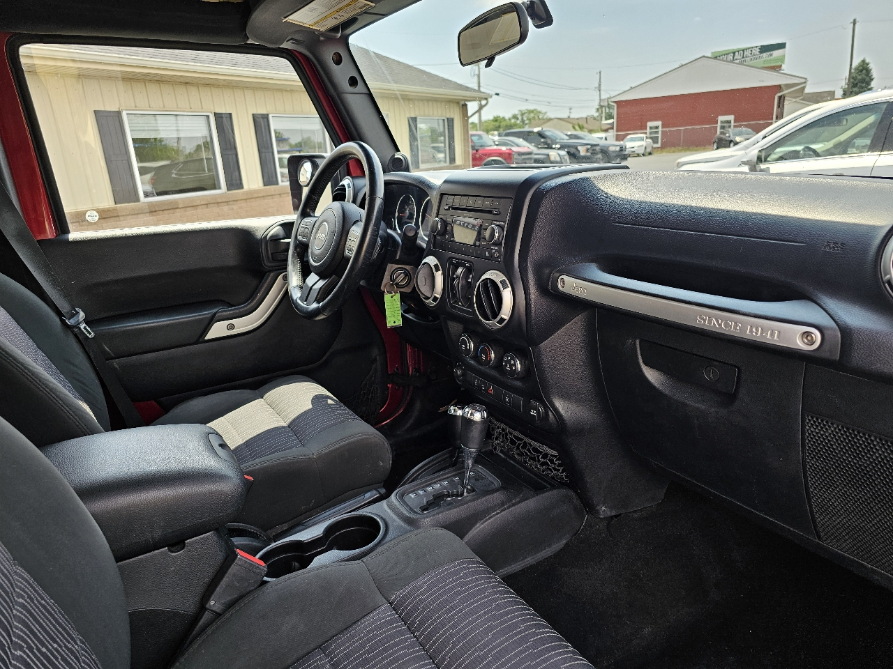 Jeep Wrangler Unlimited 4WD 4dr Sahara 2011