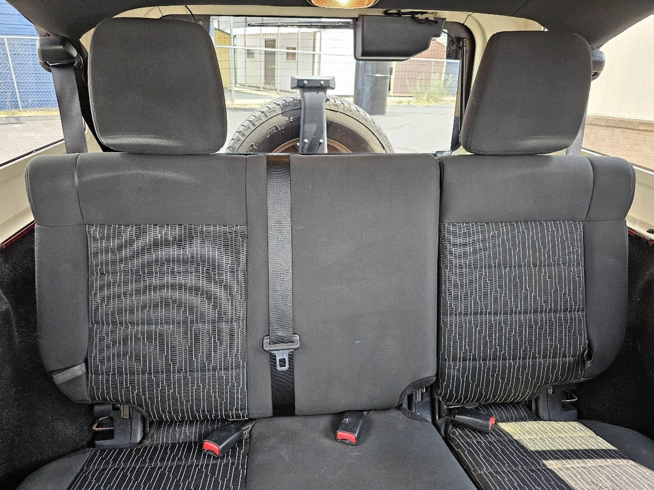 Jeep Wrangler Unlimited 4WD 4dr Sahara 2011