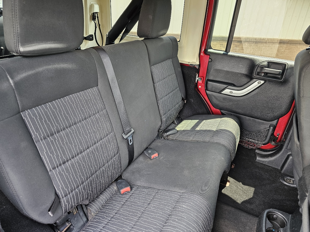 Jeep Wrangler Unlimited 4WD 4dr Sahara 2011