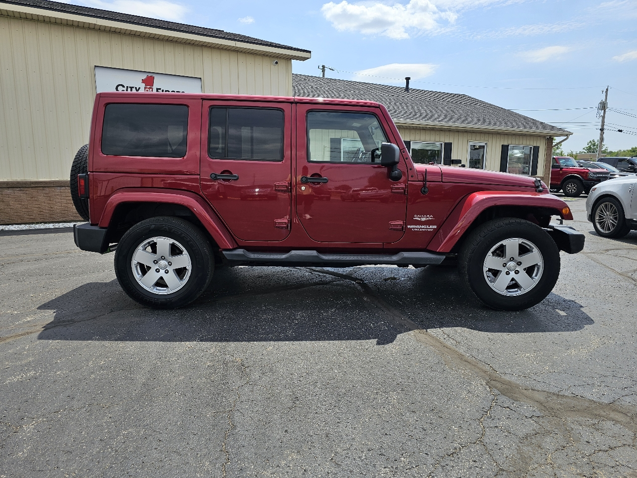 Jeep Wrangler Unlimited 4WD 4dr Sahara 2011