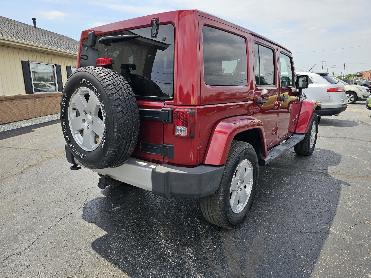 Jeep Wrangler Unlimited 4WD 4dr Sahara 2011