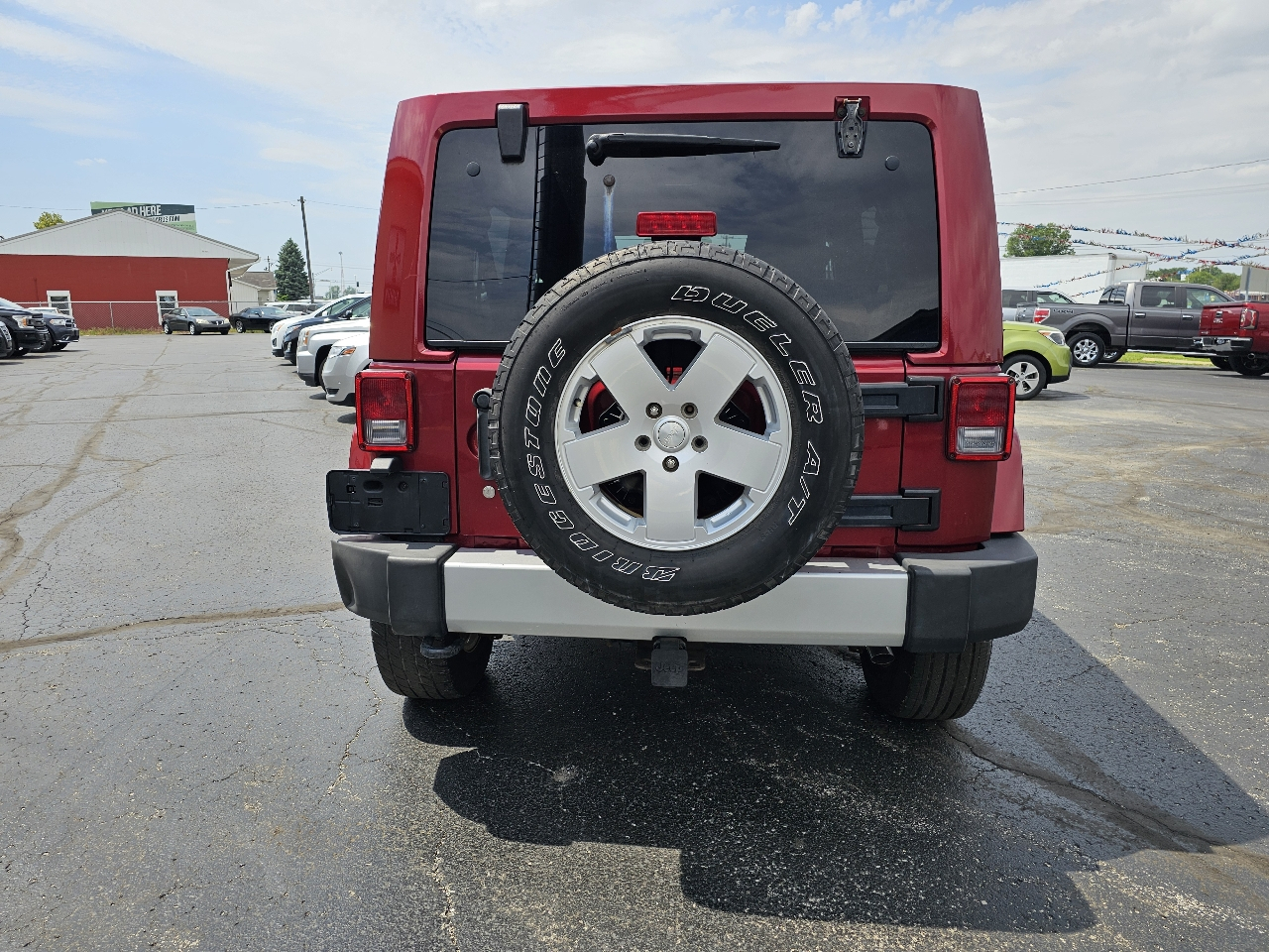Jeep Wrangler Unlimited 4WD 4dr Sahara 2011