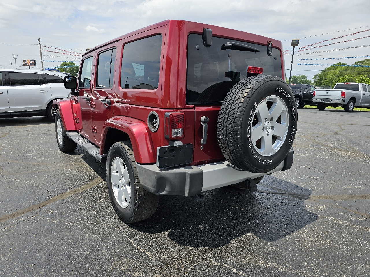 Jeep Wrangler Unlimited 4WD 4dr Sahara 2011