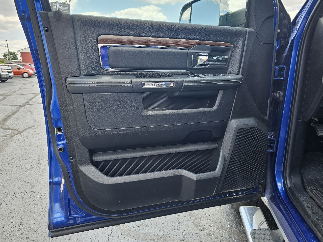 RAM 1500 4WD Crew Cab 149" Laramie 2015
