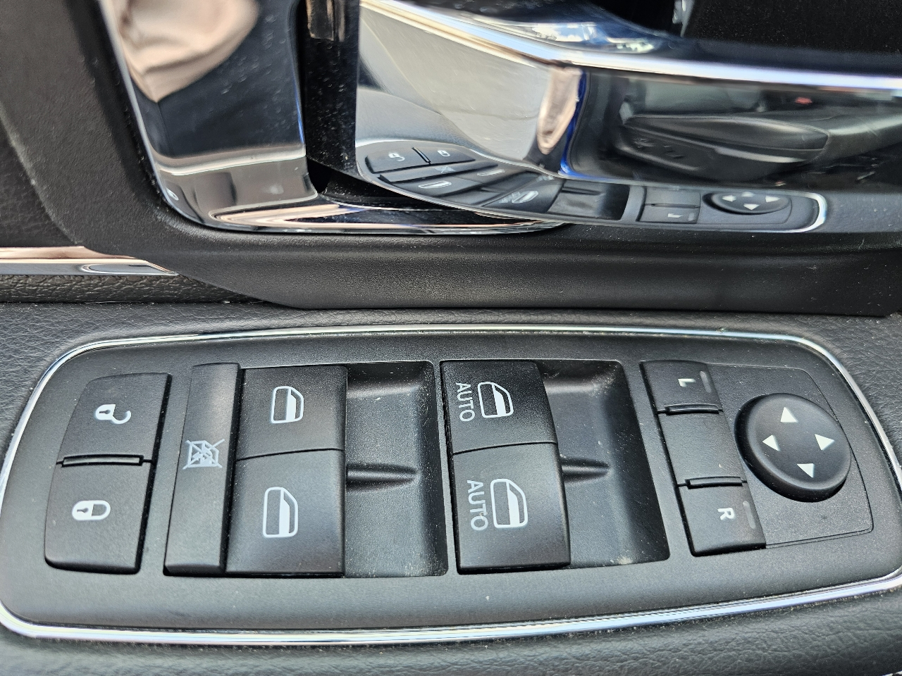 RAM 1500 4WD Crew Cab 149" Laramie 2015