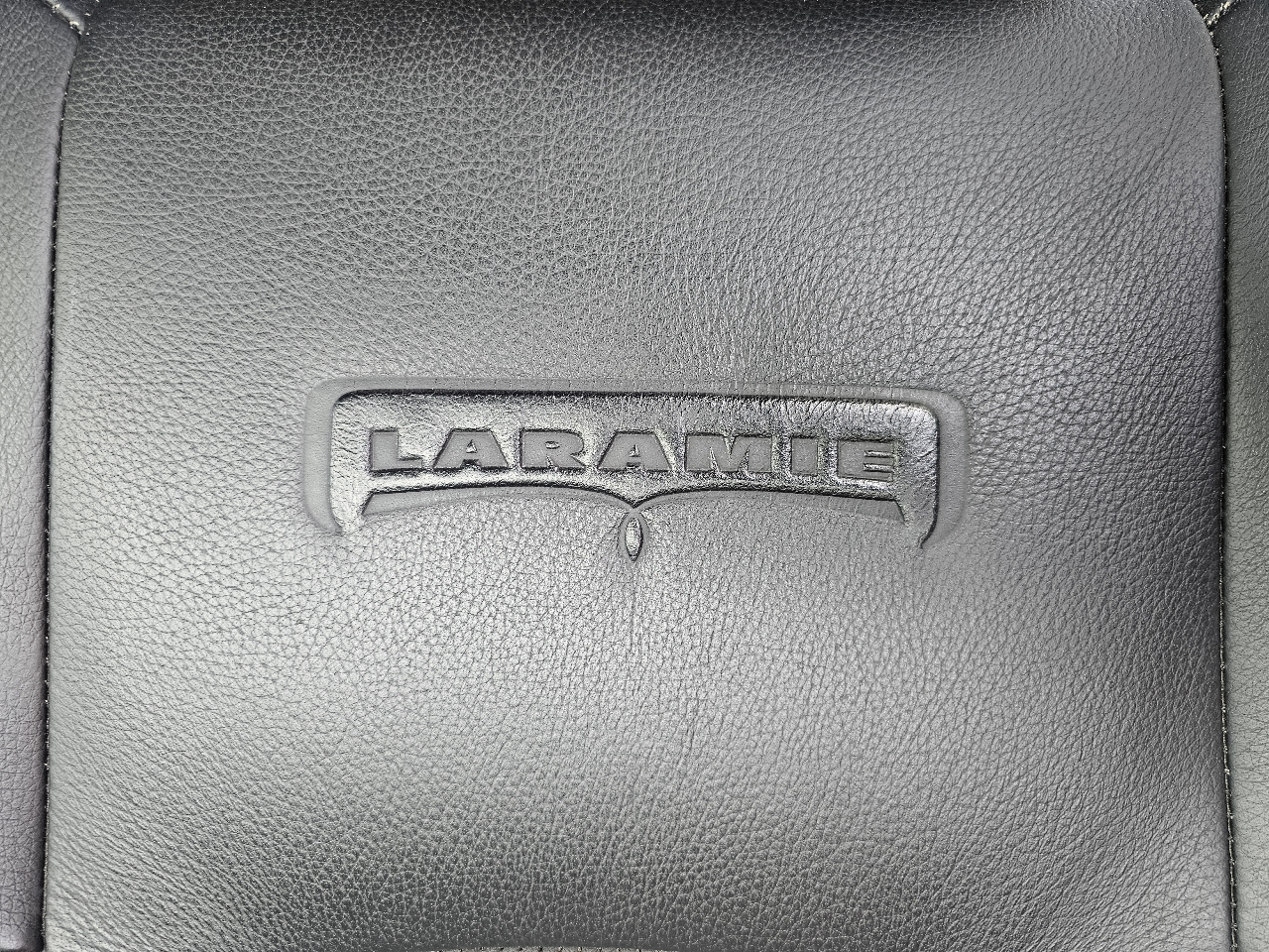 RAM 1500 4WD Crew Cab 149" Laramie 2015